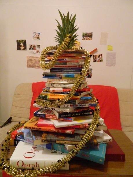 cay-thong-noel-handmade-bang-sach