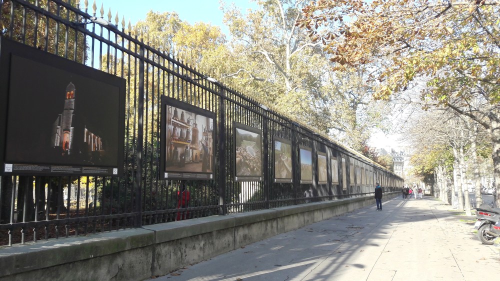 trien-lam-anh-tren-nhung-chan-song-vuon-luxembourg-1